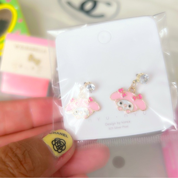 Hello Kitty Beauty Bundle - Picture 6 of 8